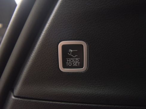 New 2027 Chrysler Pacifica Select AWD/4WD image 36