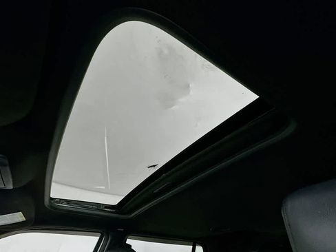 Used 2017 Ford Expedition XLT image 31