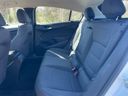 Used 2017 Chevrolet Cruze LT w/ Convenience Package image 8