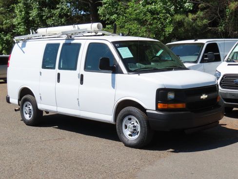 Used 2013 Chevrolet Express 2500 RWD image 19