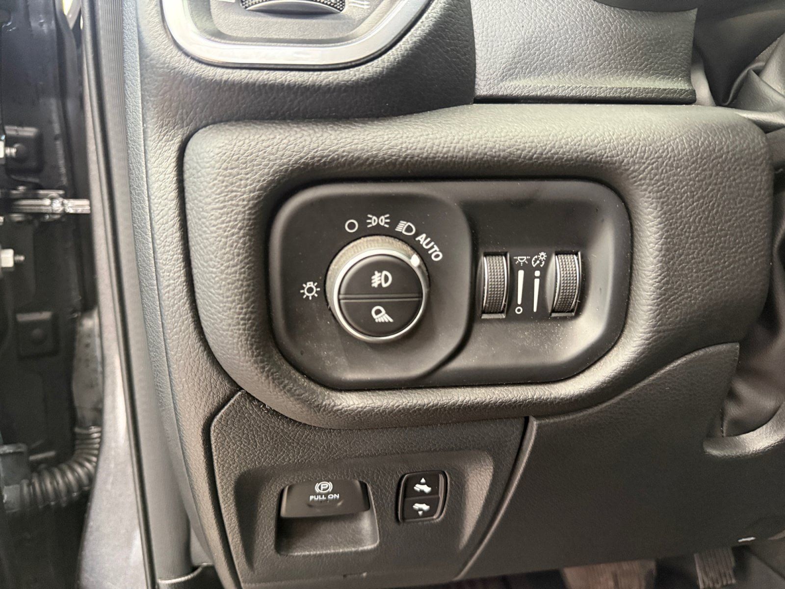 Used 2024 RAM 1500 Laramie AWD/4WD image 24