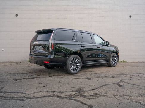 Used 2023 Cadillac Escalade Sport Platinum w/ Heavy-Duty Trailer Package AWD/4WD image 7