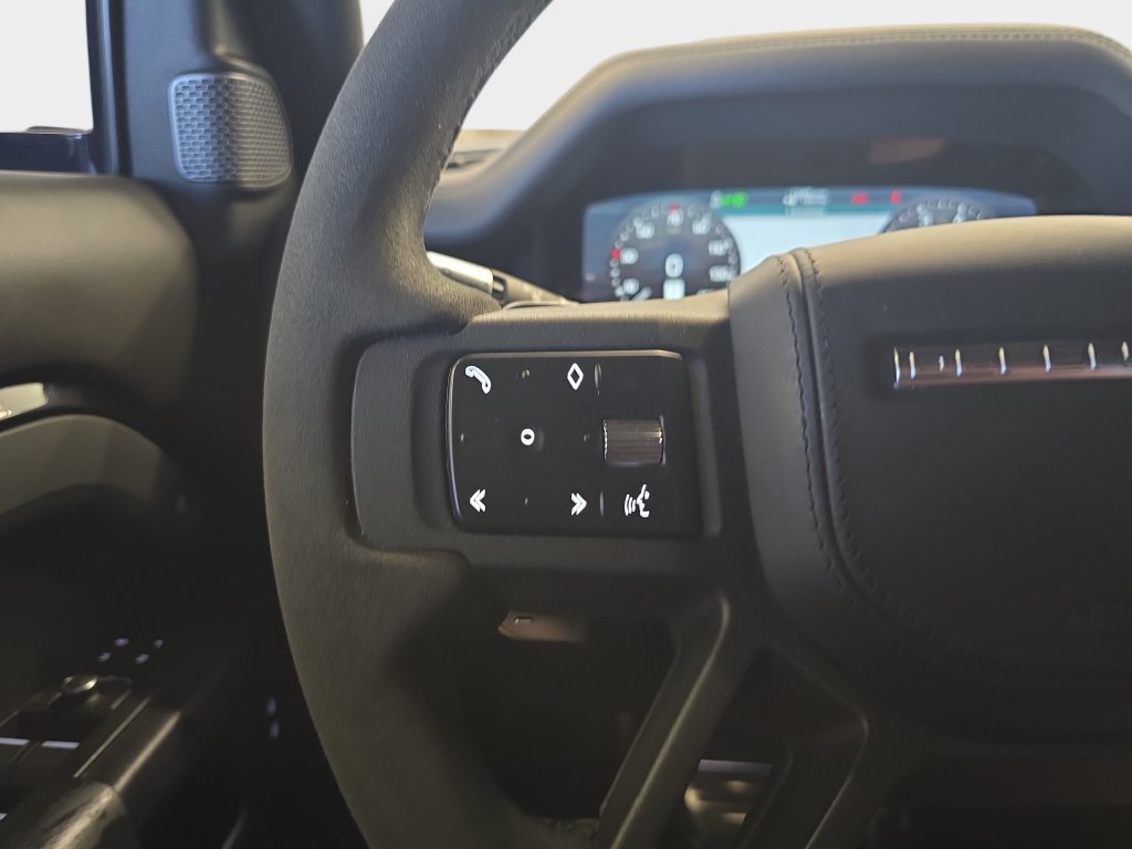 Used 2022 Land Rover Defender 110 V8 AWD/4WD image 19