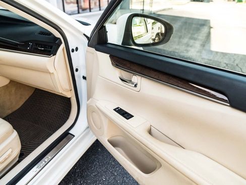 Used 2014 Lexus ES 350 w/ Premium Package FWD image 36