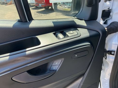 Used 2025 Mercedes-Benz Sprinter 2500 image 16
