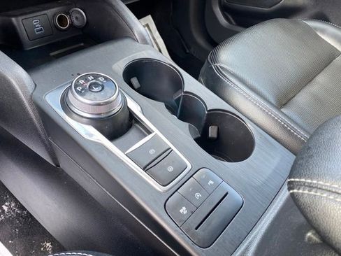 Used 2022 Ford Escape Titanium image 12