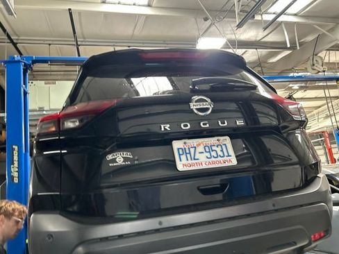 Used 2021 Nissan Rogue S FWD image 11