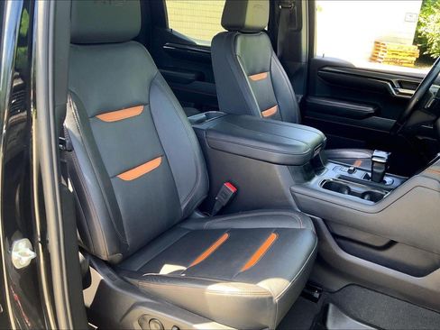 Used 2024 GMC Sierra 1500 AT4 w/ AT4 Preferred Package AWD/4WD image 7