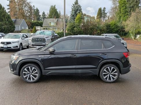 Used 2022 Volkswagen Taos SE image 2