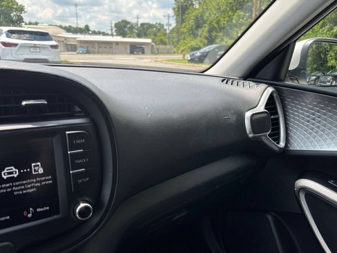 Used 2025 Kia Soul LX w/ LX Technology Package FWD image 30