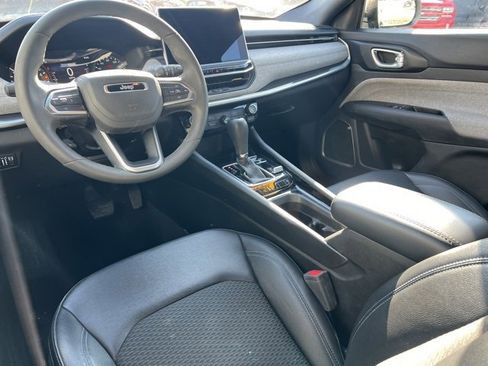 Used 2024 Jeep Compass Latitude image 29