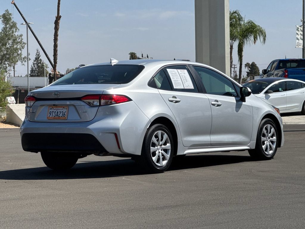 Used 2025 Toyota Corolla LE FWD image 5
