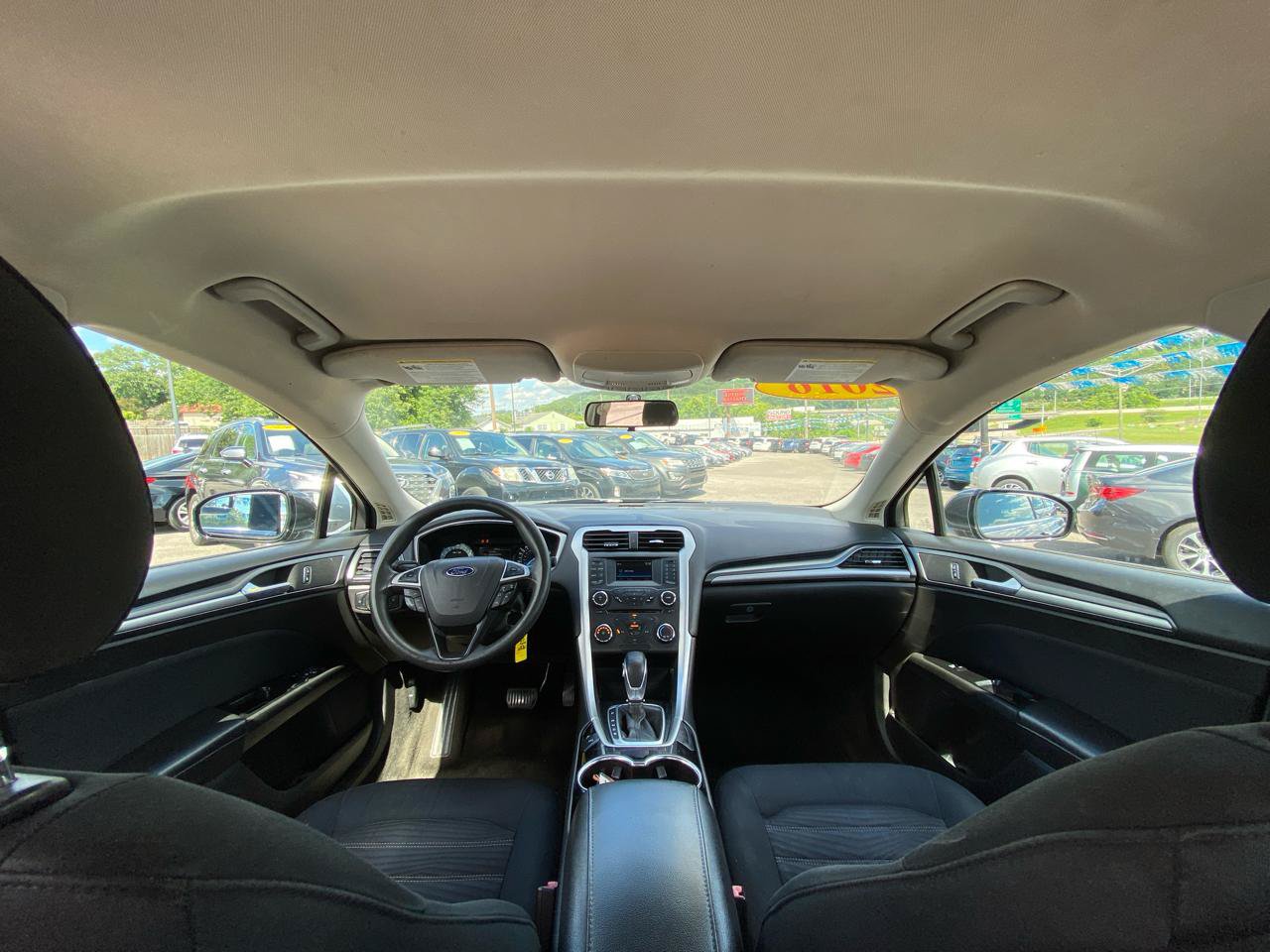 Used 2016 Ford Fusion SE FWD image 16