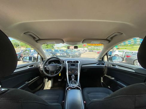 Used 2016 Ford Fusion SE FWD image 16