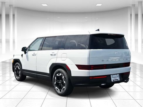 Used 2025 Hyundai Santa Fe SE FWD image 3