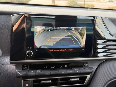 Used 2025 Toyota Camry SE image 24