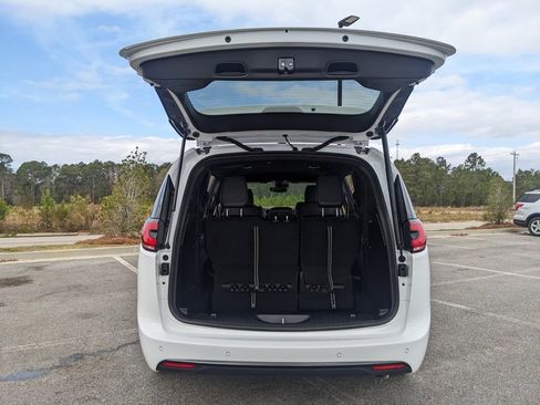 New 2026 Chrysler Pacifica Select image 39