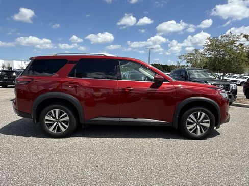 Certified 2024 Nissan Pathfinder SL FWD image 2