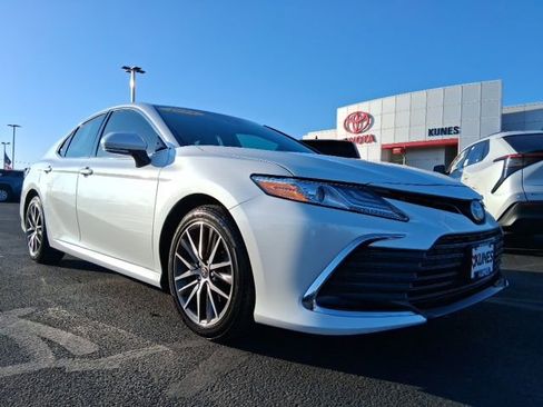 Used 2022 Toyota Camry XLE w/ Cold Weather Package FWD image 4