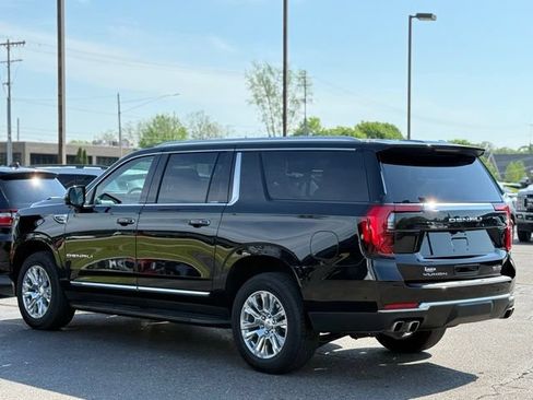 Used 2025 GMC Yukon XL Denali AWD/4WD image 41