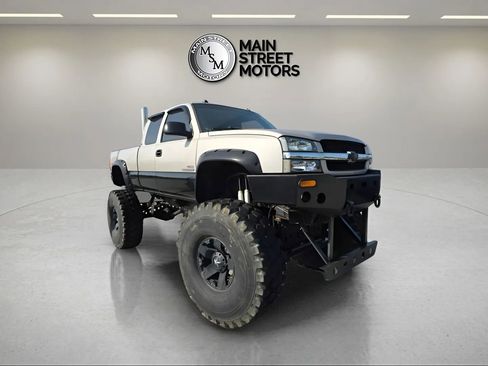 Used 2004 Chevrolet Silverado 2500 LT w/ Heavy-Duty Power Package image 3