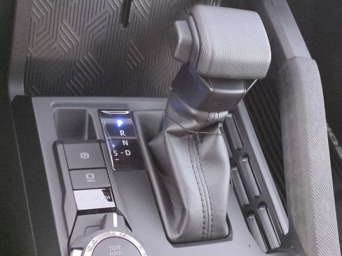 Used 2025 Toyota Tacoma SR5 AWD/4WD image 20