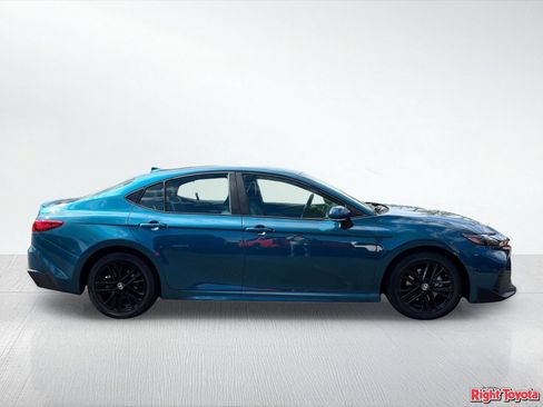 Used 2025 Toyota Camry SE FWD image 7