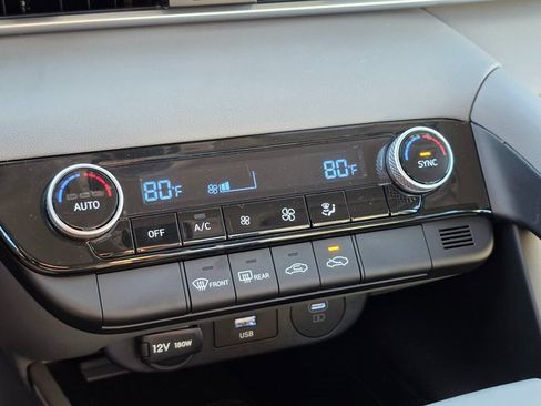 Certified 2025 Hyundai Elantra Sport image 23