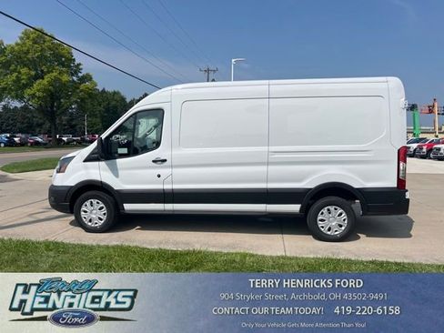 New 2023 Ford E-Transit Medium Roof image 6