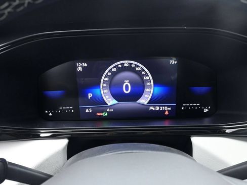 Used 2025 Volkswagen Taos SE FWD image 10