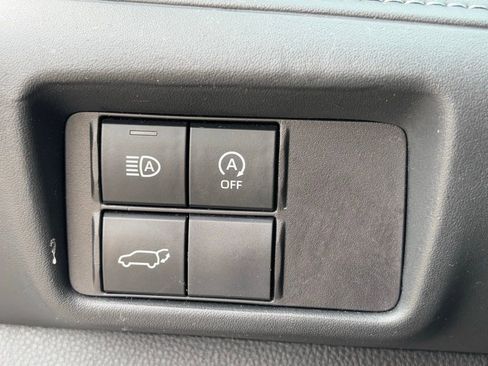 Used 2023 Toyota Highlander LE image 28