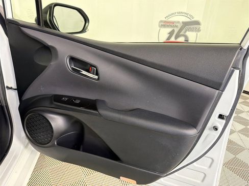 Used 2022 Toyota Prius LE image 14