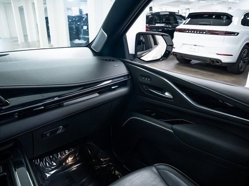 Used 2022 Cadillac Escalade ESV Sport w/ Touring Package image 11