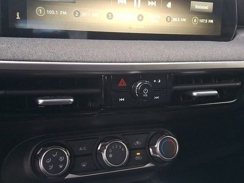 Used 2025 Nissan Kicks SV w/ Charging Package image 17