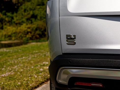 Used 2025 Rivian R1S Adventure image 9