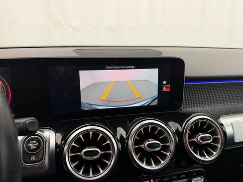 Used 2021 Mercedes-Benz GLB 250 4MATIC w/ Premium Package image 20