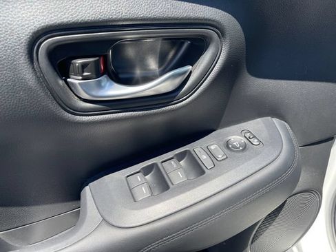 Used 2025 Honda HR-V LX image 19