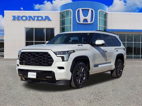 Used 2025 Toyota Sequoia Platinum image 7