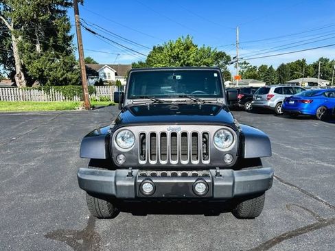Used 2017 Jeep Wrangler Unlimited Sahara AWD/4WD image 2