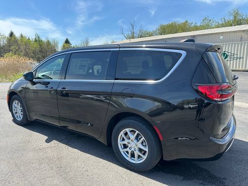 New 2027 Chrysler Pacifica Select FWD image 11