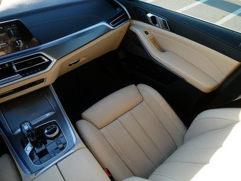 Used 2021 BMW X5 xDrive45e w/ Executive Package image 11