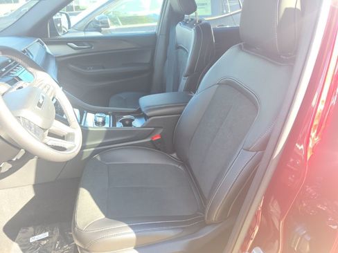 New 2025 Jeep Grand Cherokee L Altitude AWD/4WD image 10