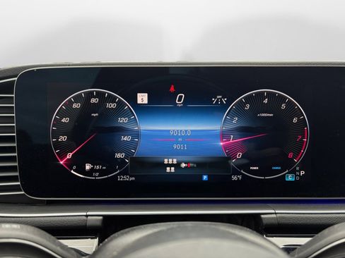 Used 2025 Mercedes-Benz GLS 580 4MATIC image 11