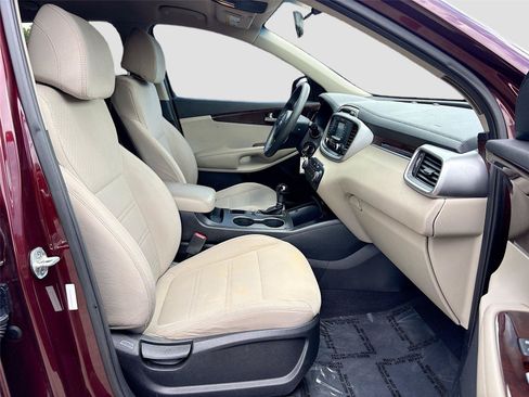 Used 2017 Kia Sorento FWD image 26