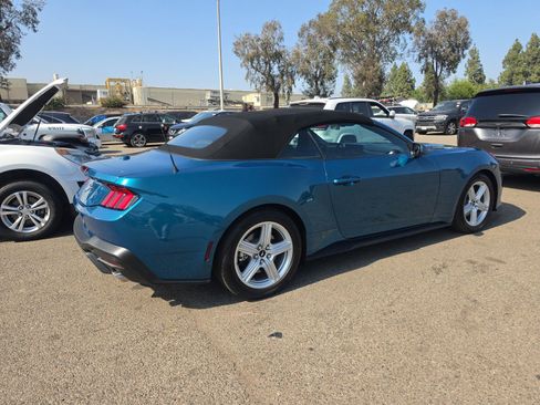 Used 2026 Ford Mustang Convertible RWD image 4