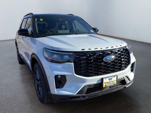 New 2026 Ford Explorer ST-Line w/ ST-Line Street Pack image 7