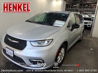 Used 2024 Chrysler Pacifica Touring-L w/ Uconnect Theater Family Group FWD video 1