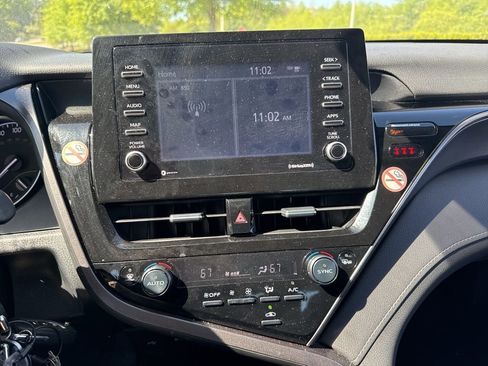 Used 2024 Toyota Camry SE image 12