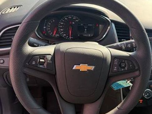 Used 2022 Chevrolet Trax LS w/ Tint and Cruise Package FWD image 11