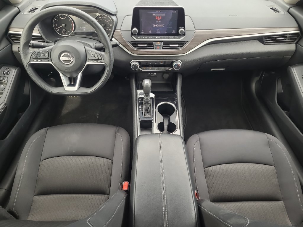 Used 2024 Nissan Altima 2.5 SV FWD image 10